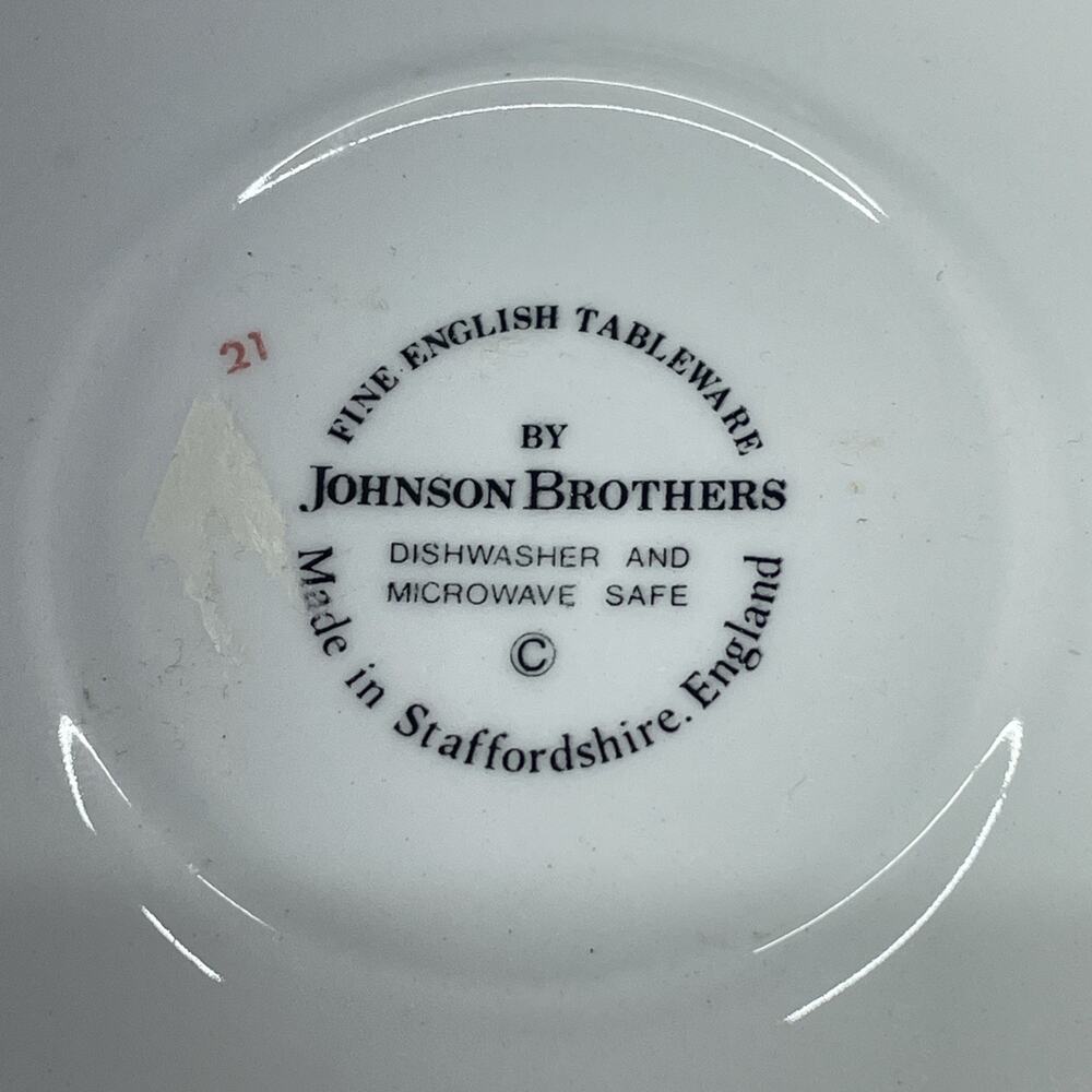 Johnson Brothers Victorian Christmas Set of 2 Tea Cups/2 Saucers Classic Holiday - Picture 7 of 10